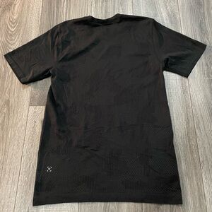 Men’s Lululemon Metal Vent Breathe T-shirt size Small